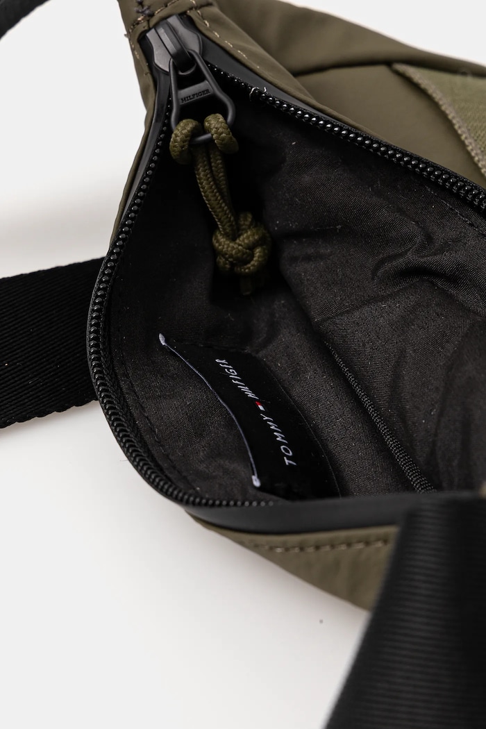 Tommy Hilfiger övtáska AM0AM13220