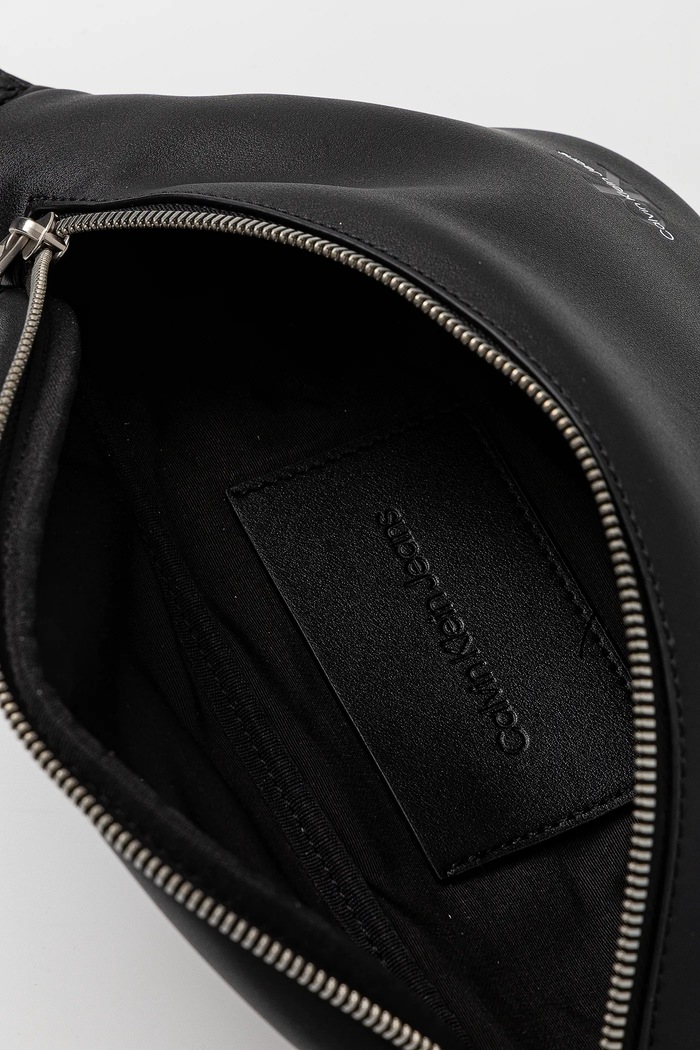 Ľadvinka Calvin Klein Jeans LV04G3012G čierna