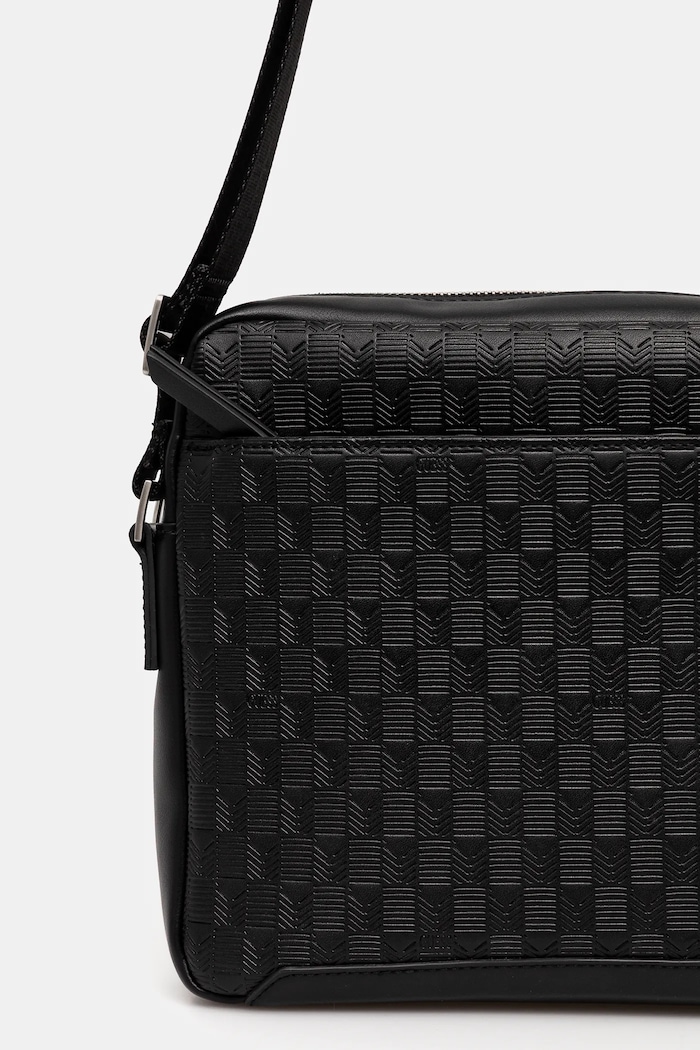 Kiegészítők Guess táska TORINO HMTODE.P5159 fekete