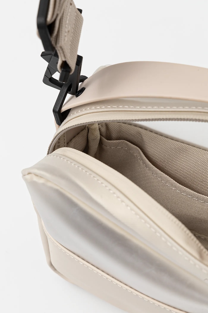 Чанта през рамо Rains Split Box Bag 14470.107 бежов