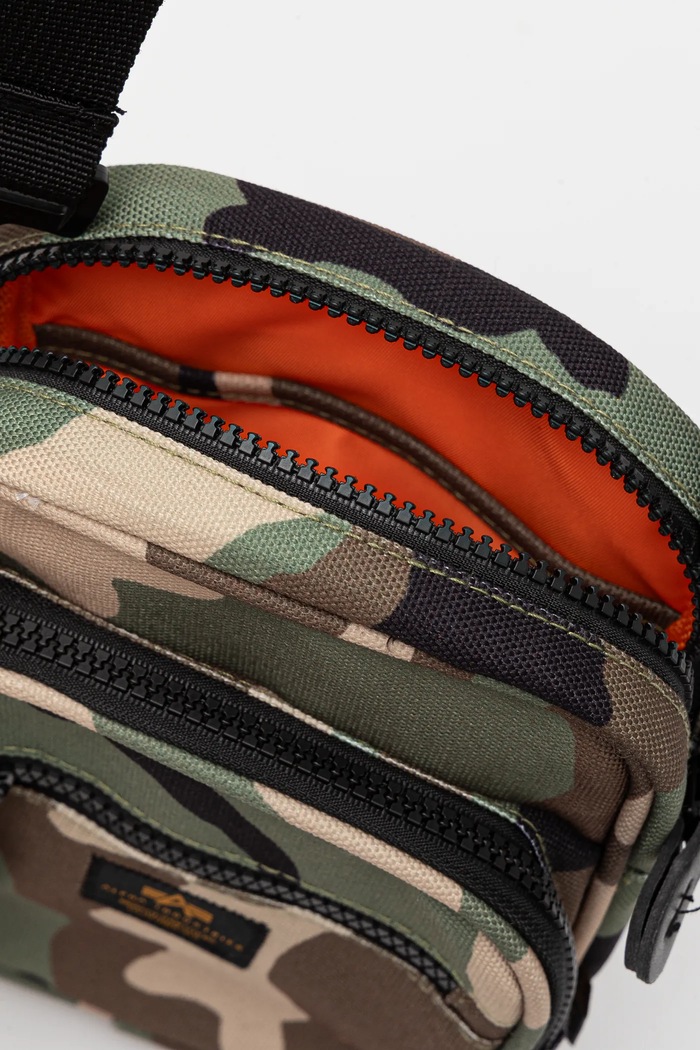 Malá taška Alpha Industries Label Messenger Bag S 156941 zelená
