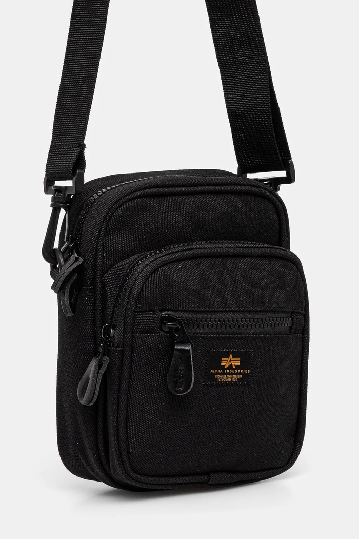Malá taška Alpha Industries Label Messenger Bag S 156941 čierna SS25