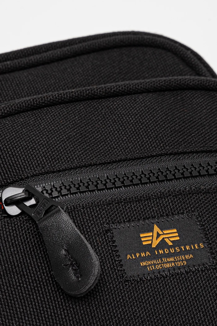 Malá taška Alpha Industries Label Messenger Bag S čierna 156941