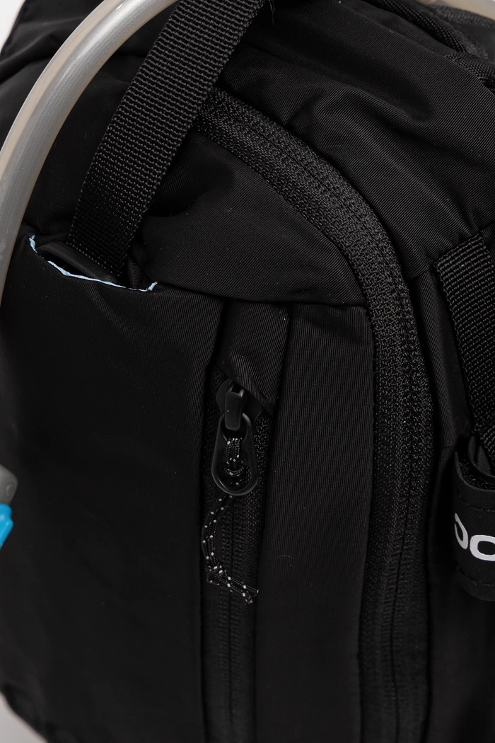 Torbica oko struka za bicikl s mijehom za vodu POC Hip Pack Hydro 4L crna 25124
