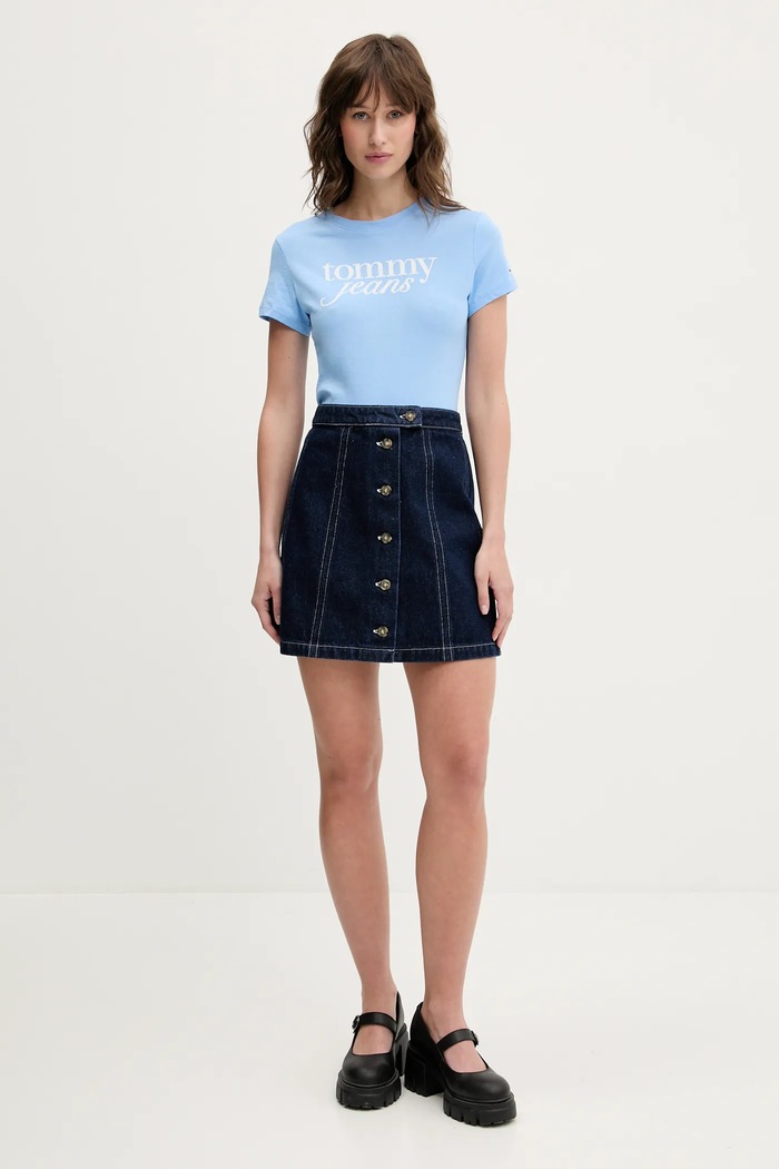 Bavlnené tričko Tommy Jeans DW0DW19447 modrá SS25