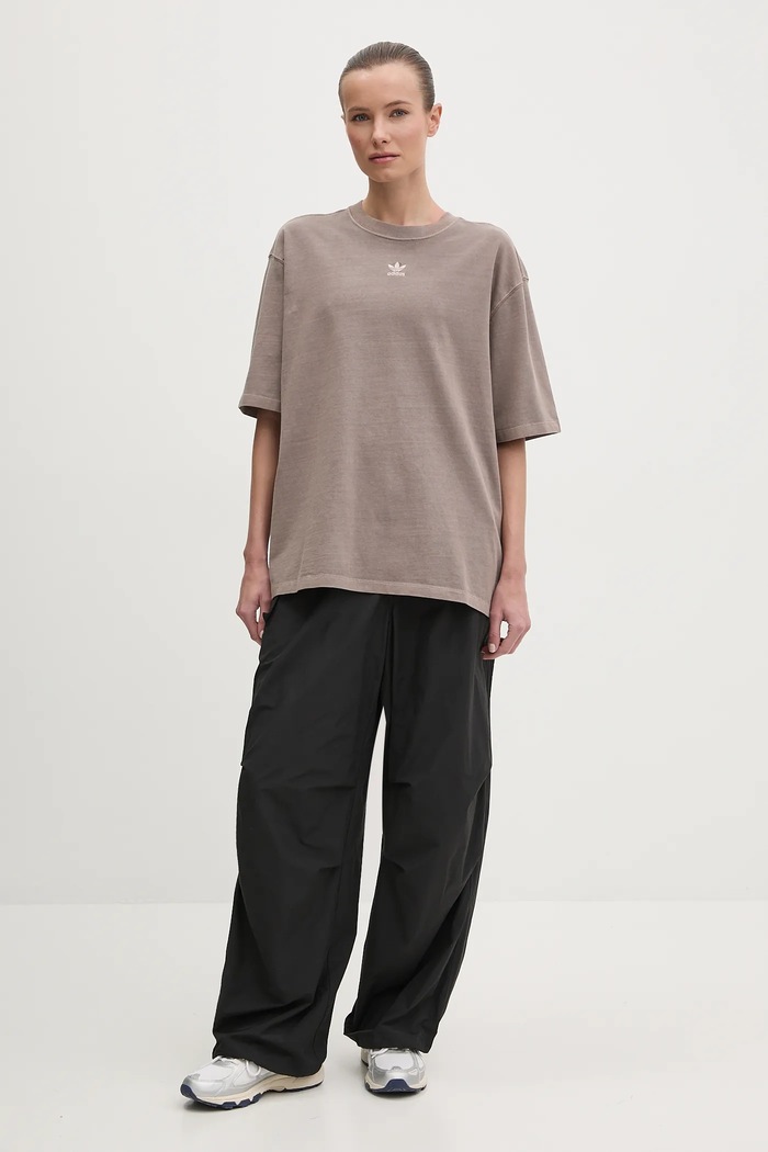 Памучна тениска adidas Originals Essential JD5347 кафяв SS25
