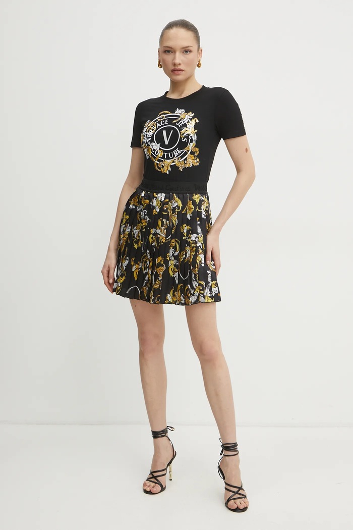 Tričko Versace Jeans Couture 78HAHC01.CJ02C čierna SS25