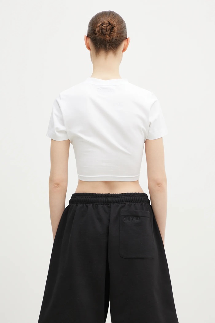 Abbigliamento VETEMENTS t-shirt in cotone U Might Know Me Cropped Fitted WA66TR750W bianco