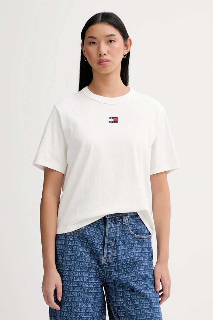 Tommy Jeans tričko bavlnené nášivka béžová DW0DW22202