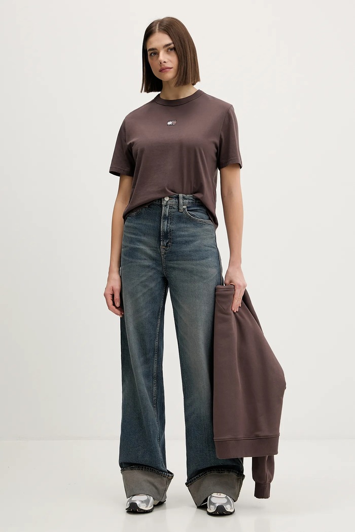 Tommy Jeans tricou din bumbac DW0DW22202 maro SS26