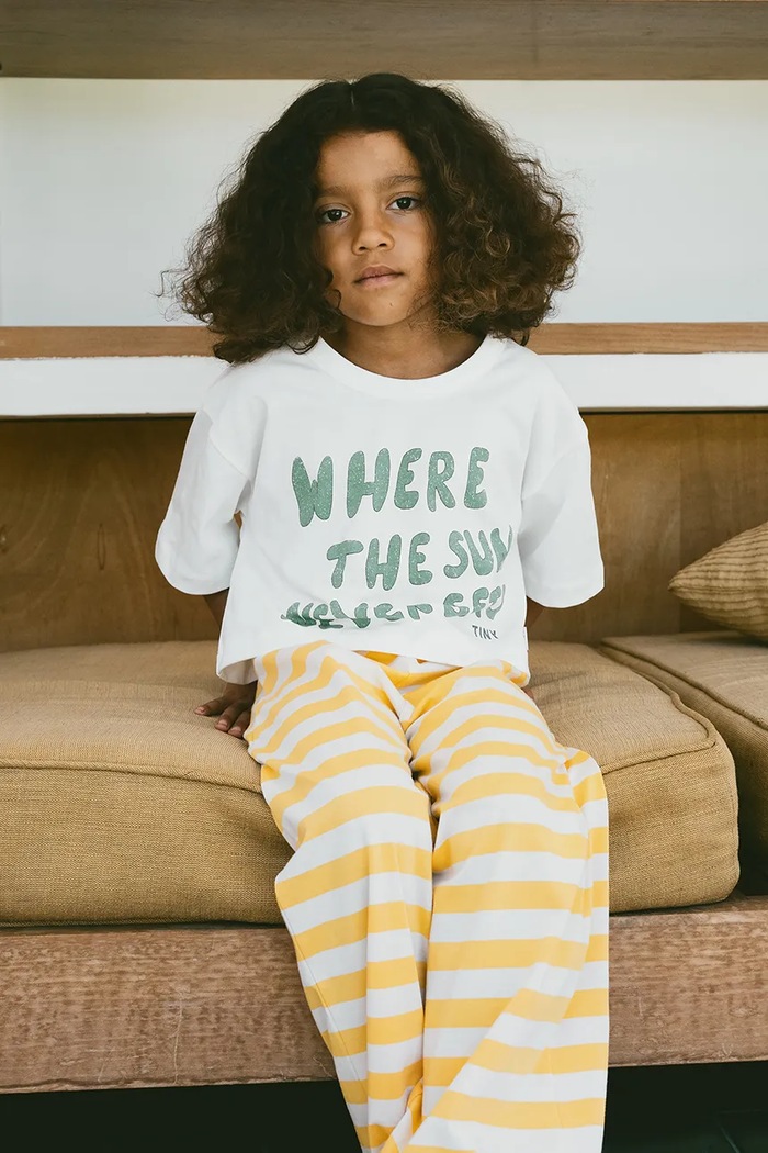 Tinycottons T-shirt bawełniany dziecięcy THE SUN GRAPHIC CROP TEE beżowy SS25.092