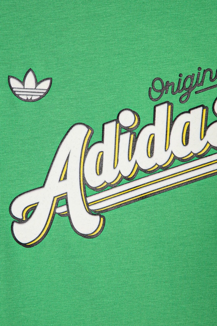 Дитяча бавовняна футболка adidas Originals зелений JC8405