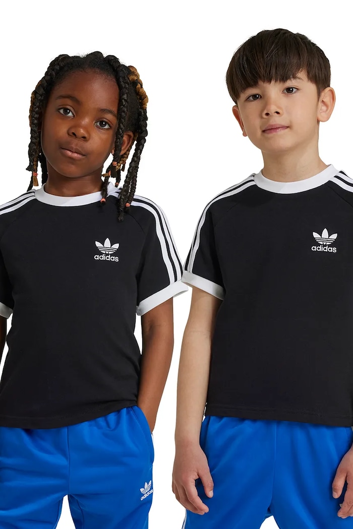Детска памучна тениска adidas Originals памук черен IY2389