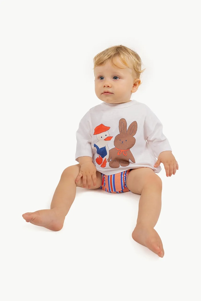 Бебешка тениска Tinycottons READERS GRAPHIC BABY TEE памук бежов SS25.087