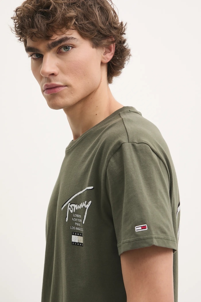 Bombažna kratka majica Tommy Jeans zelena DM0DM21106