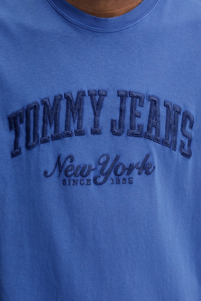 Pamučna majica Tommy Jeans DM0DM20356 ljubičasta