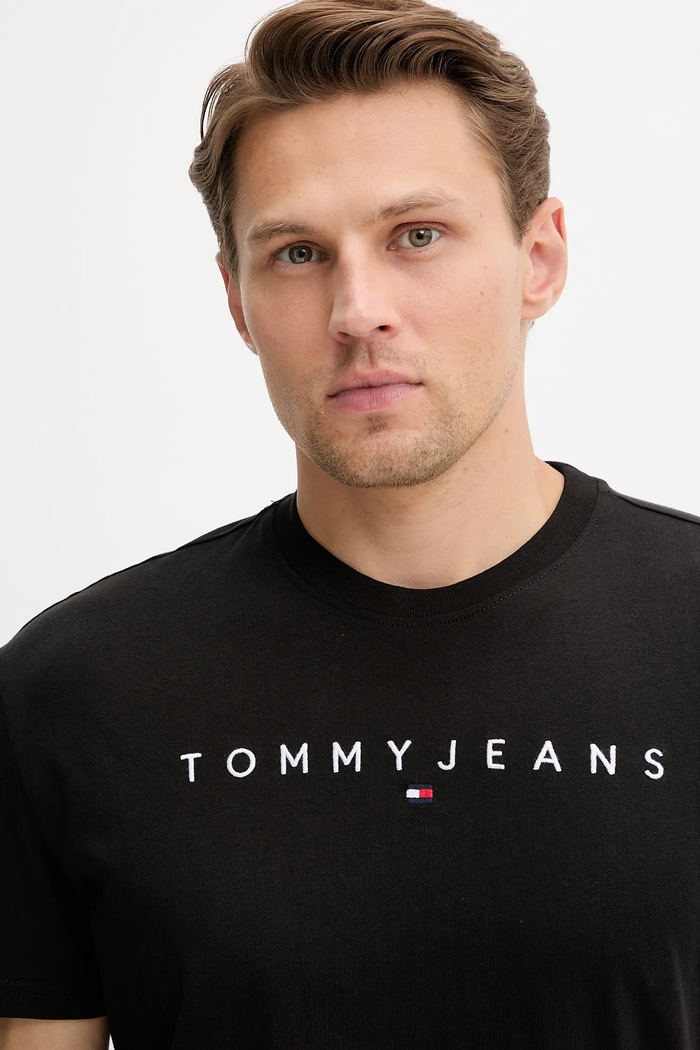 Abbigliamento Tommy Jeans T-shirt da uomo in cotone DM0DM20744 nero