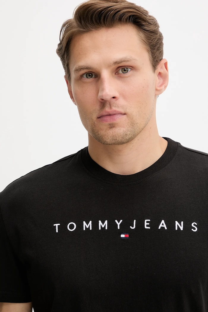 Abbigliamento Tommy Jeans T-shirt da uomo in cotone DM0DM20744 nero