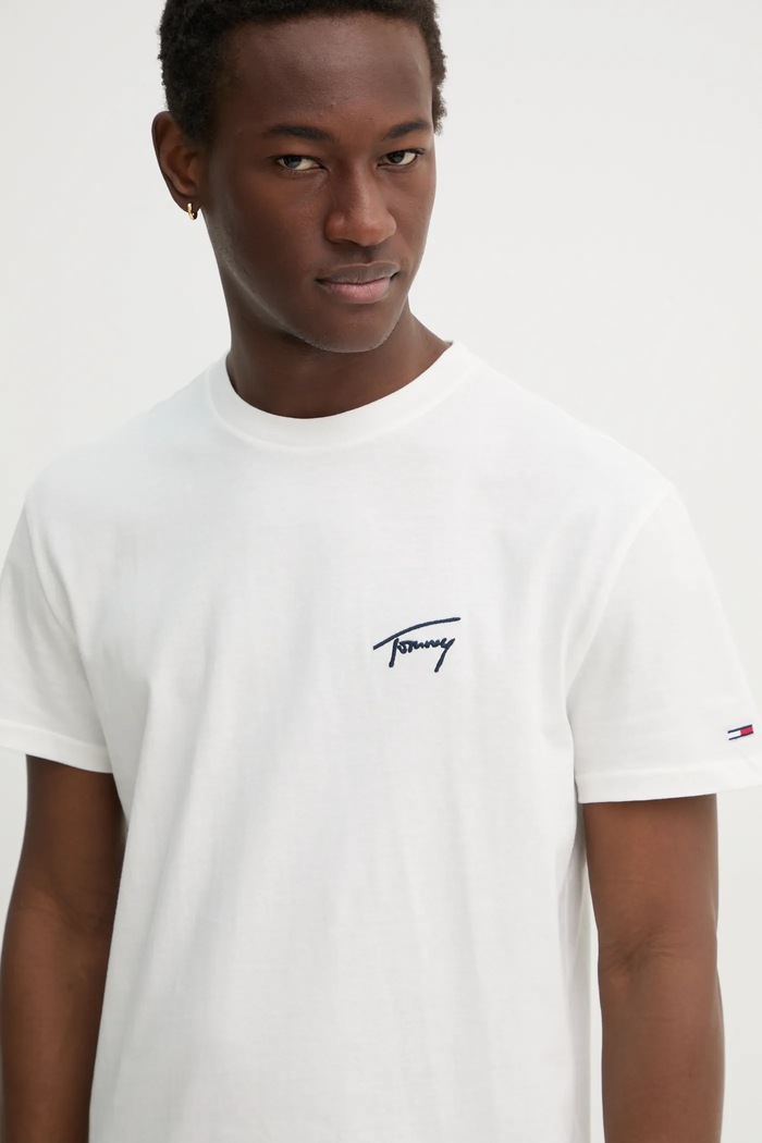 Bavlněné tričko Tommy Jeans nášivka béžová DM0DM21140