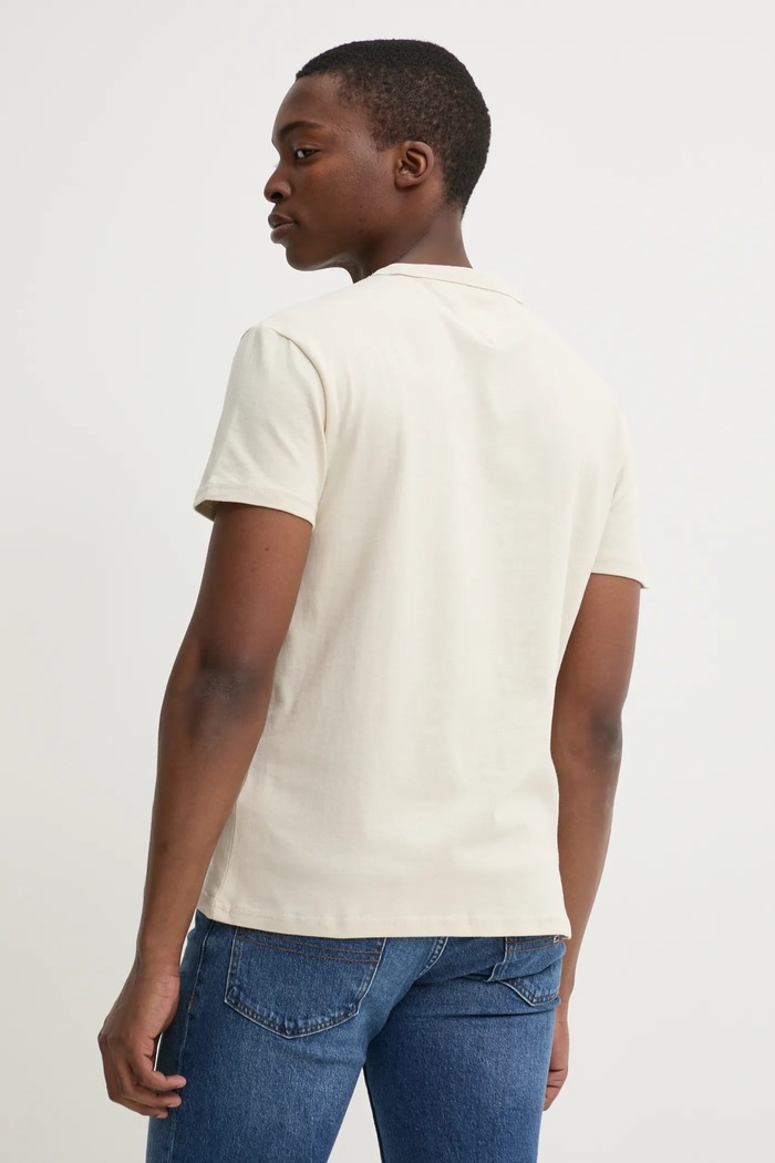 Ρούχα Tommy Jeans t-shirt ανδρικό βαμβακερό DM0DM20322 μπεζ