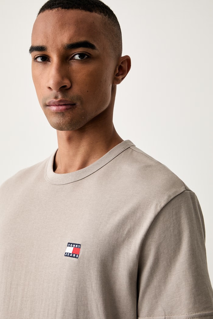 Tommy Jeans tričko pánské bavlněné béžová DM0DM20322