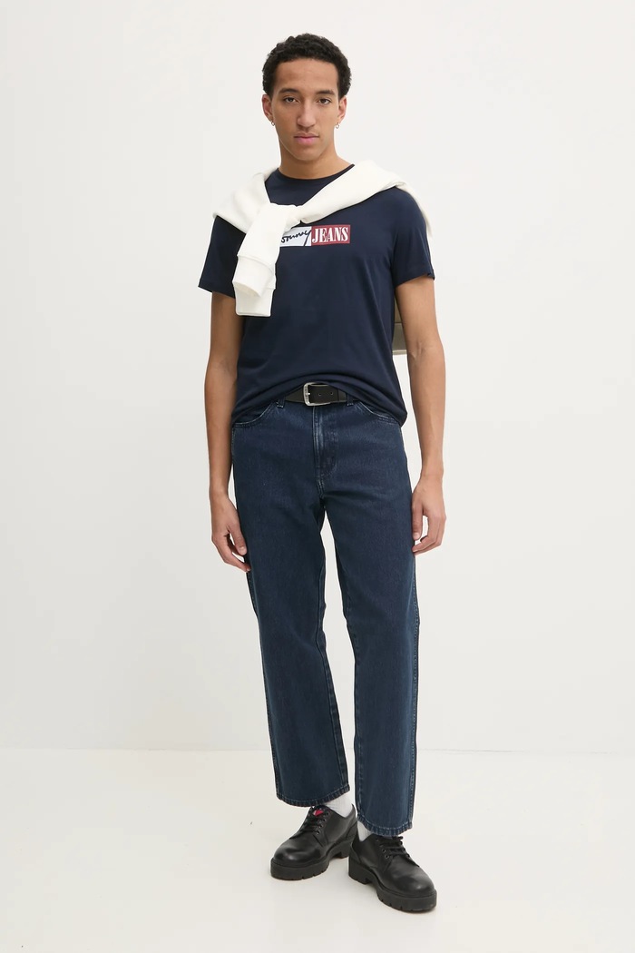 Bavlněné tričko Tommy Jeans DM0DM20365 námořnická modř SS25