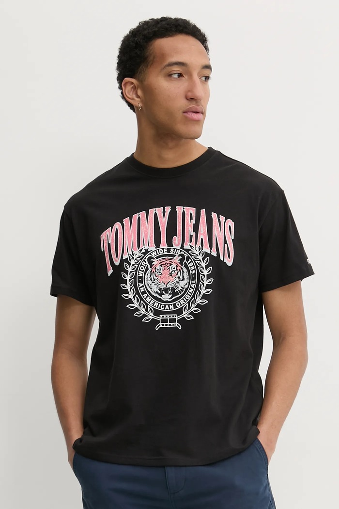 Памучна тениска Tommy Jeans черен DM0DM21191