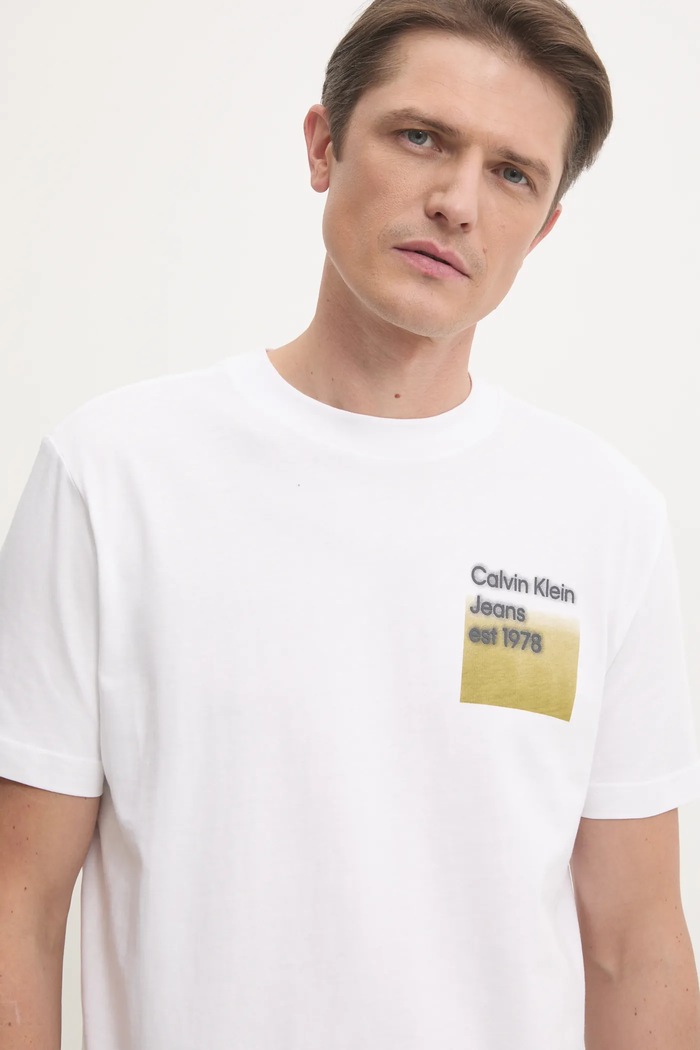 Bavlněné tričko Calvin Klein Jeans kulatý bílá J30J327080