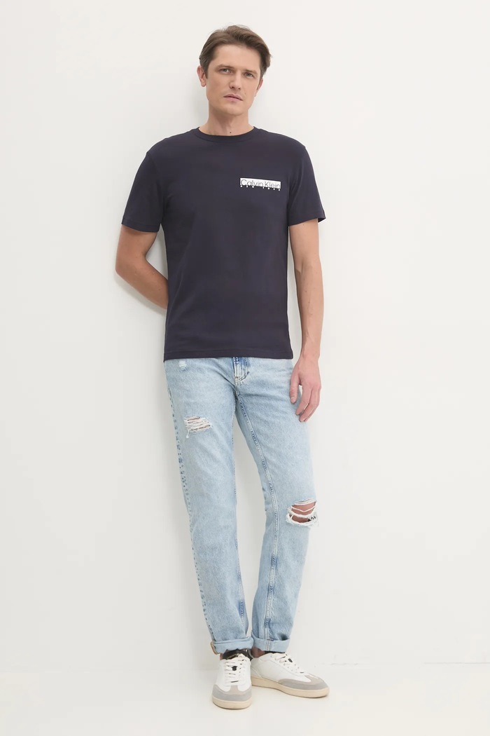 Bavlněné tričko Calvin Klein K10K113800 námořnická modř SS25