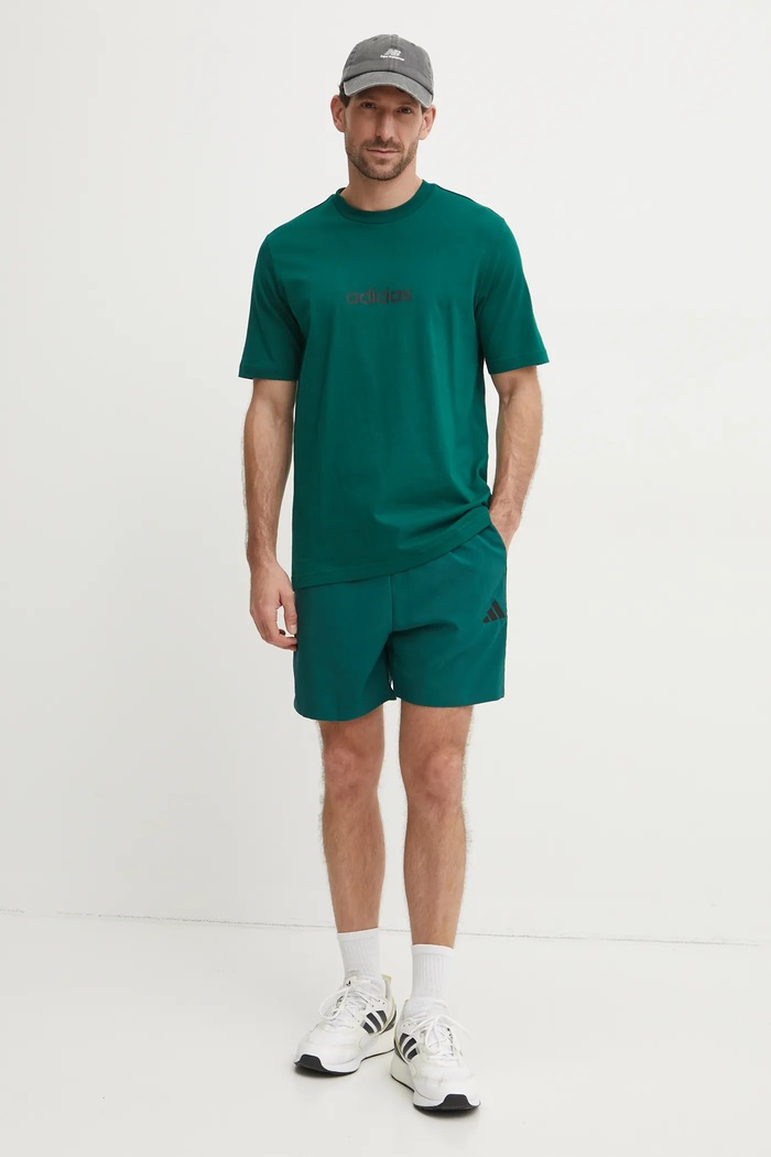 Памучна тениска adidas Essentials Linear JE8997 зелен SS25