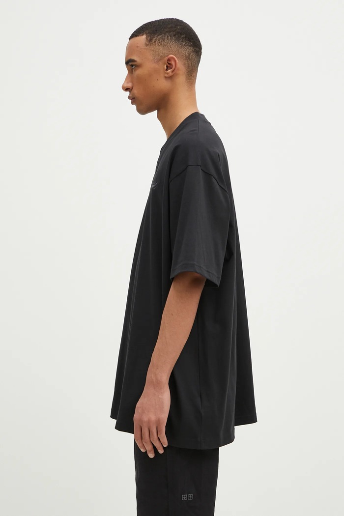 Памучна тениска adidas Originals FRONT ST TEE JD2301 черен SS25