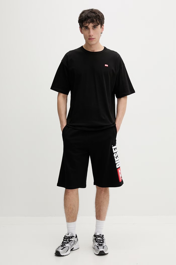 Diesel oversize kratka moška bombažna majica T-BOXT-R30 T-SHIRT A16400.0QIAM črna SS26