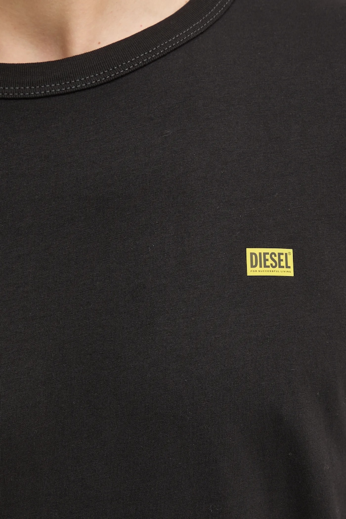 Diesel oversize tričko pánske bavlnené T-BOXT-R30 T-SHIRT A16400.0QIAM čierna