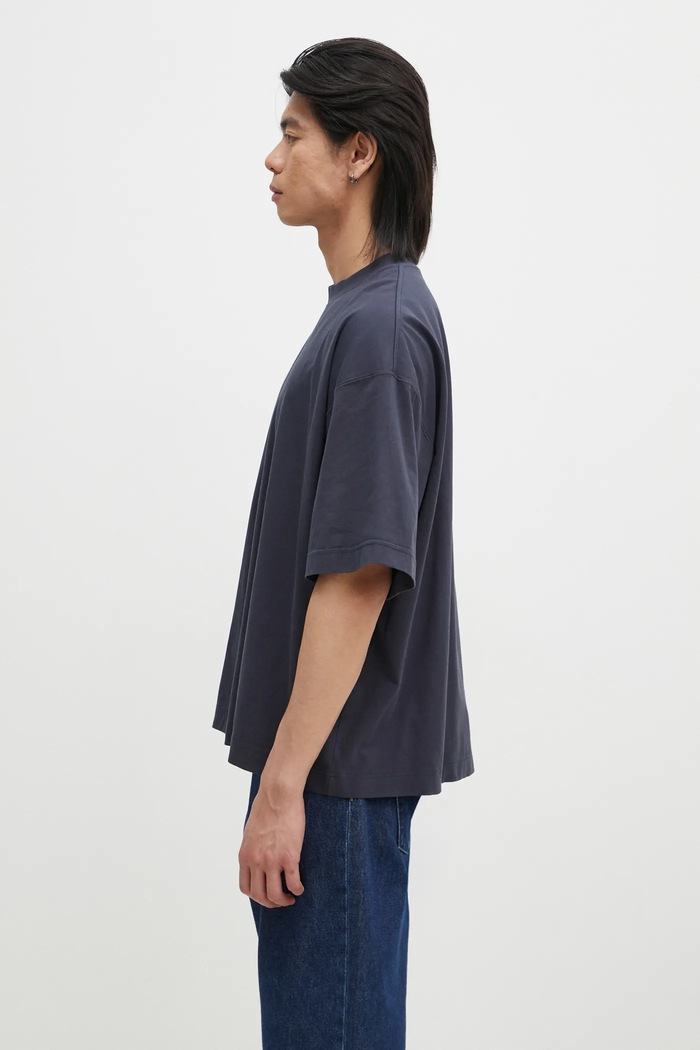 Βαμβακερό μπλουζάκι VETEMENTS Oval Logo Cropped Boxy UA66TR600N σκούρο μπλε SS25