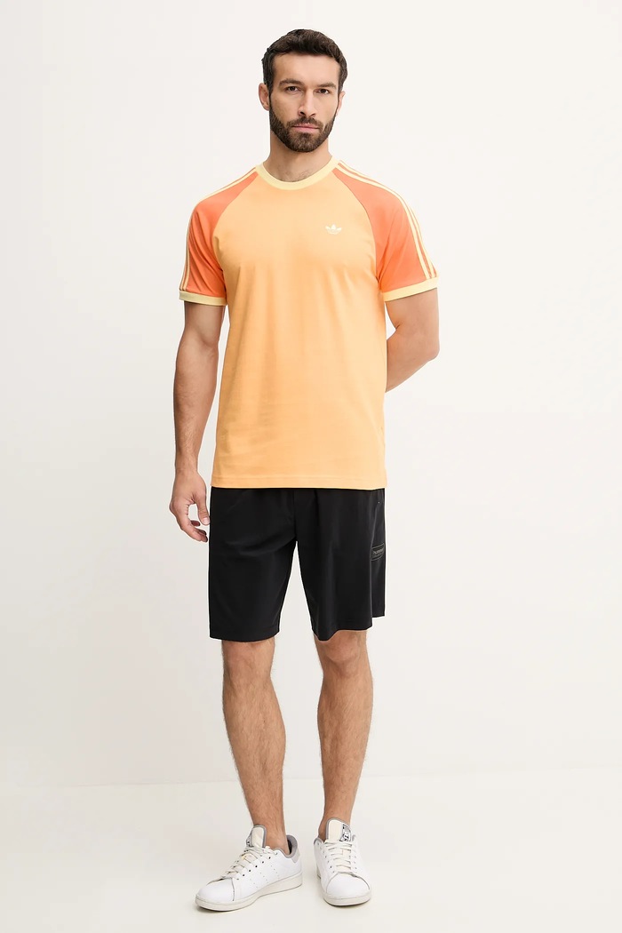 adidas Originals t-shirt bawełniany Cali Tee KC4959 pomarańczowy SS25