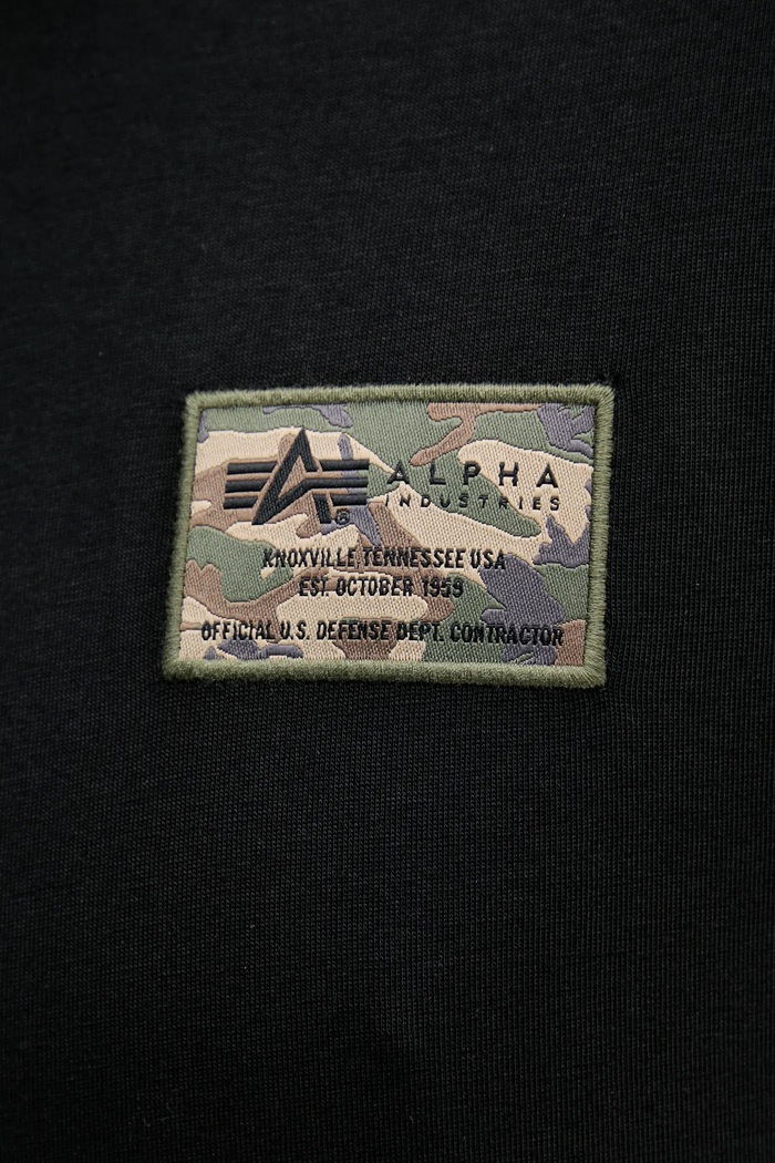 Alpha Industries t-shirt in cotone Camo Sleeve T 156522 nero