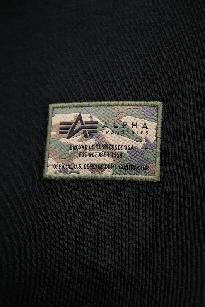 Alpha Industries t-shirt in cotone Camo Sleeve T 156522 nero