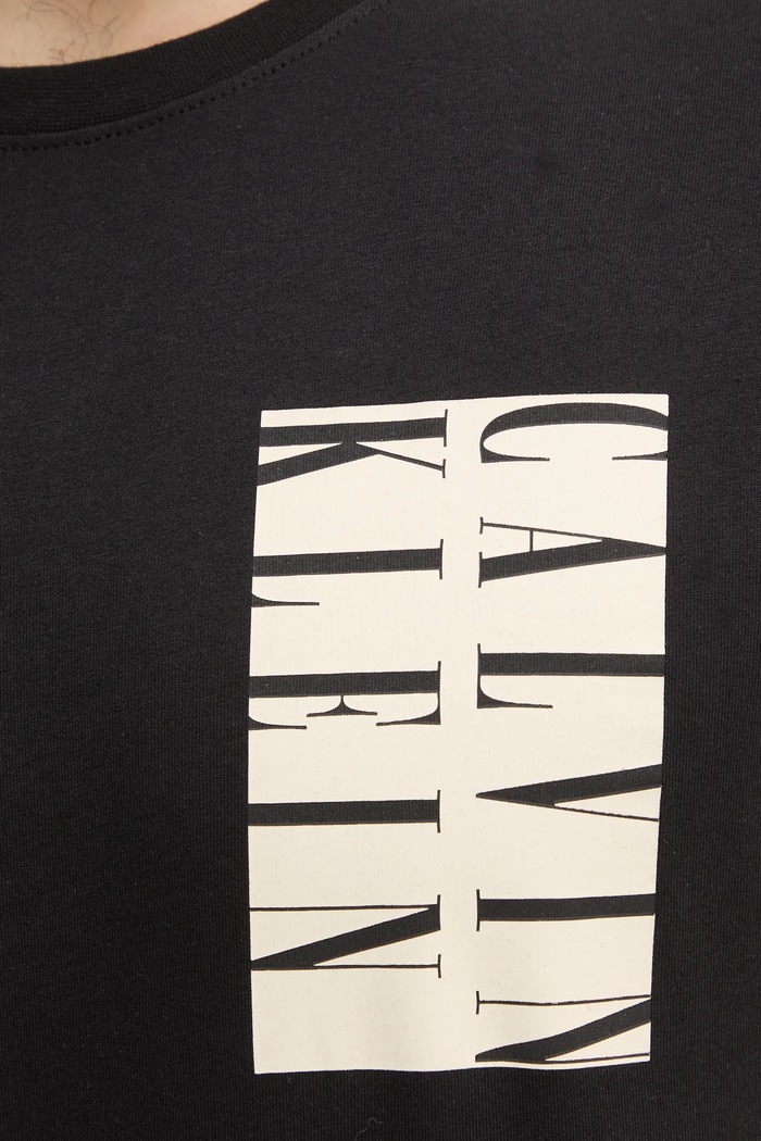 T-shirt bawełniany Calvin Klein Jeans czarny J30J327474