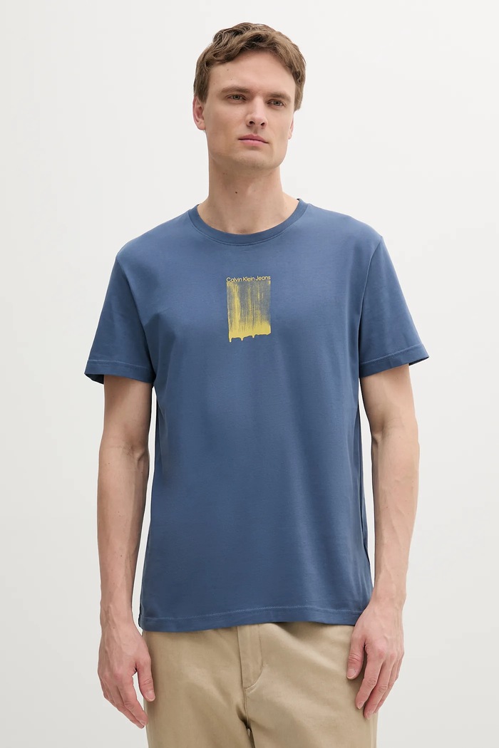 Bavlněné tričko Calvin Klein Jeans potisk modrá J30J327522