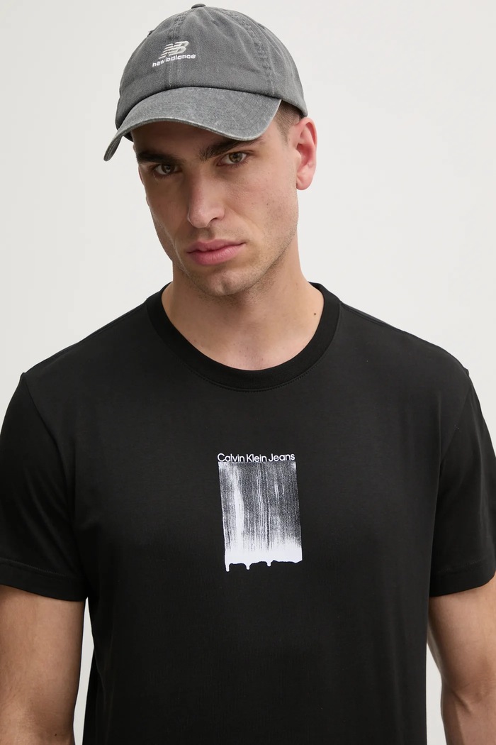 Bavlněné tričko Calvin Klein Jeans černá J30J327522