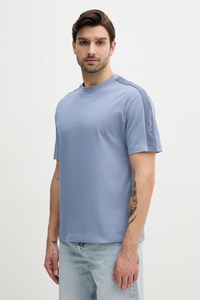 Bavlněné tričko Calvin Klein Jeans nášivka modrá J30J327237