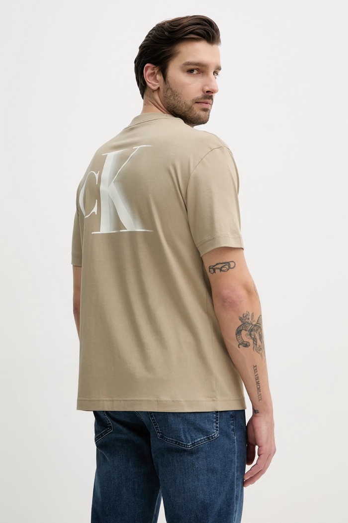 Дрехи Памучна тениска Calvin Klein Jeans J30J327475 бежов