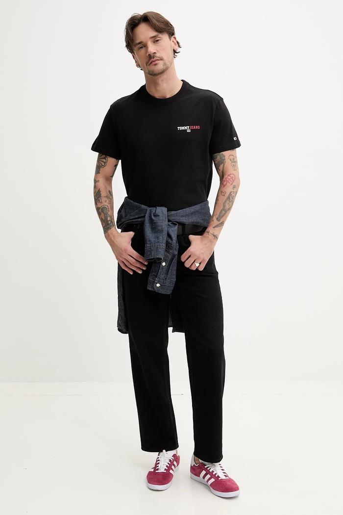 Βαμβακερό μπλουζάκι Tommy Jeans DM0DM20815 μαύρο SS25