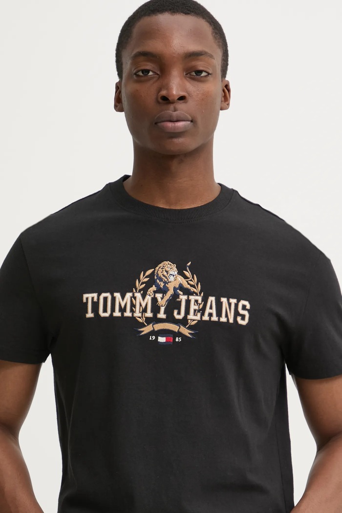 Tričko Tommy Jeans černá DM0DM20818