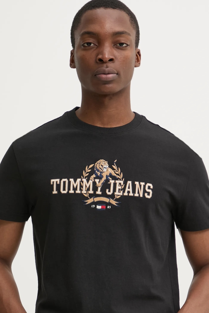 Tričko Tommy Jeans černá DM0DM20818