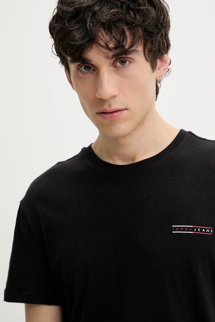 Βαμβακερό μπλουζάκι Tommy Jeans μαύρο DM0DM21303
