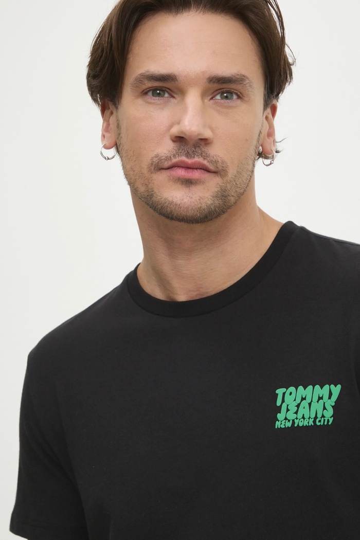 Pamučna majica Tommy Jeans crna DM0DM21863