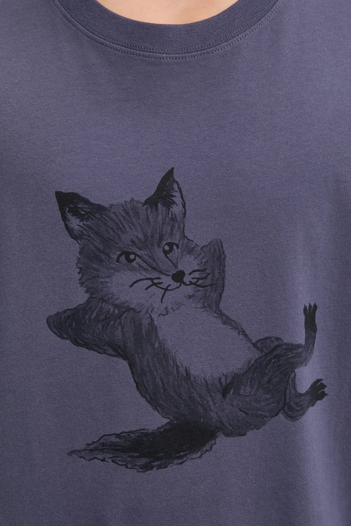 Maison Kitsuné t-shirt in cotone Chillax Print Oversize violetto OM00108KJ0008