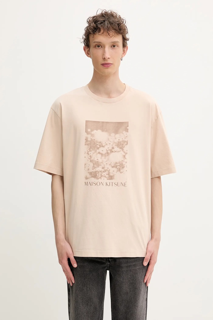Хлопковая футболка Maison Kitsuné Daisy Field Oversize печать бежевый OM00114KJ7016