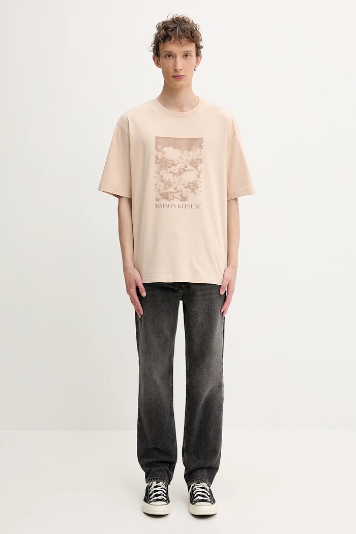 Хлопковая футболка Maison Kitsuné Daisy Field Oversize OM00114KJ7016 бежевый